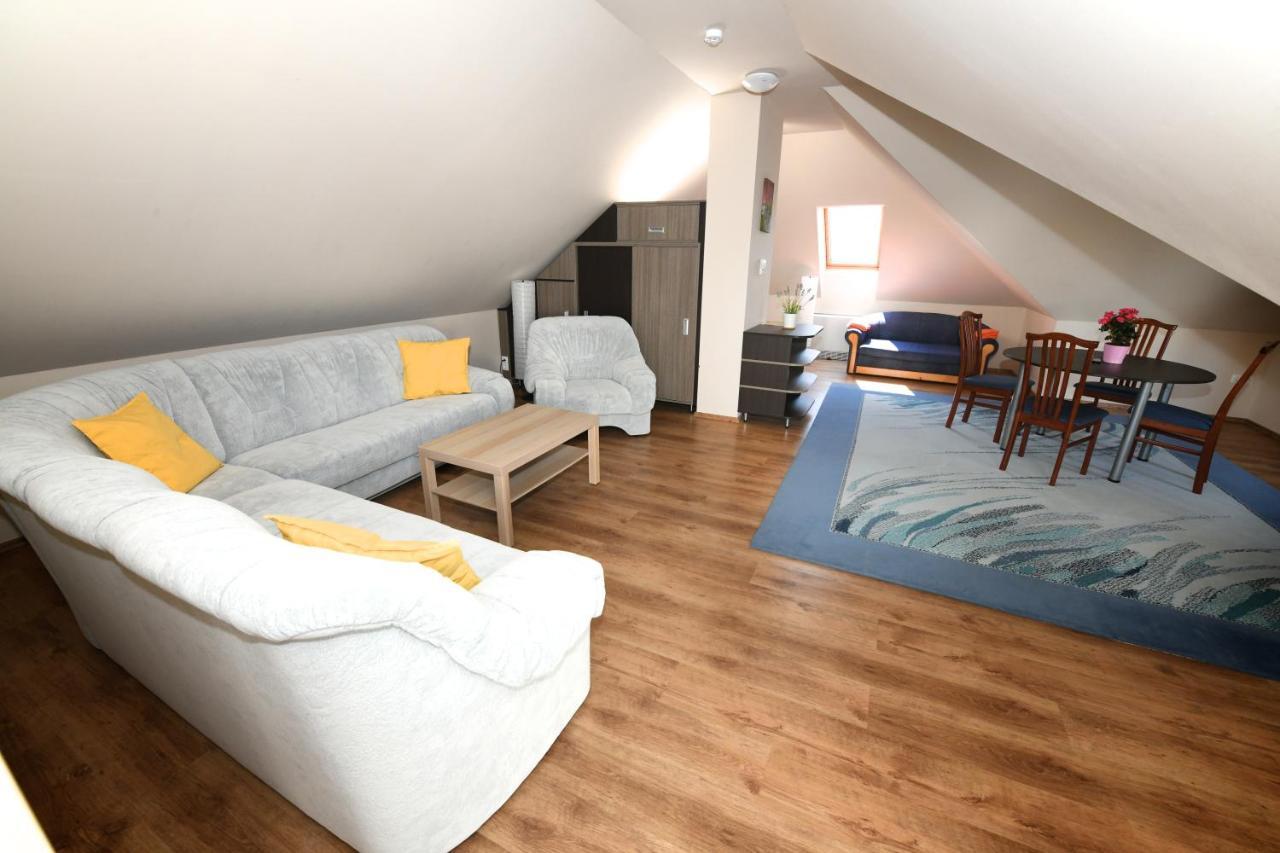 Ezuesthid Hotel Veszprém Dış mekan fotoğraf