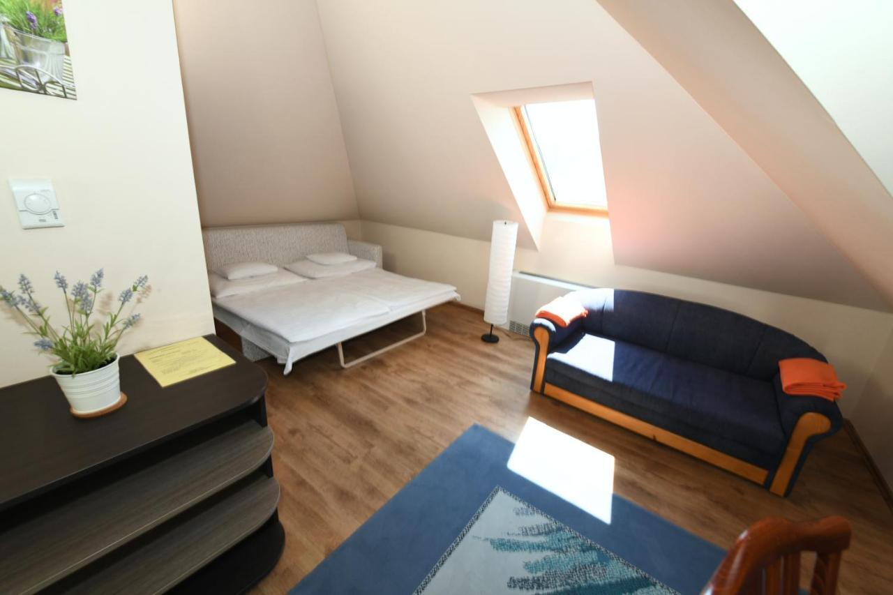 Ezuesthid Hotel Veszprém Dış mekan fotoğraf