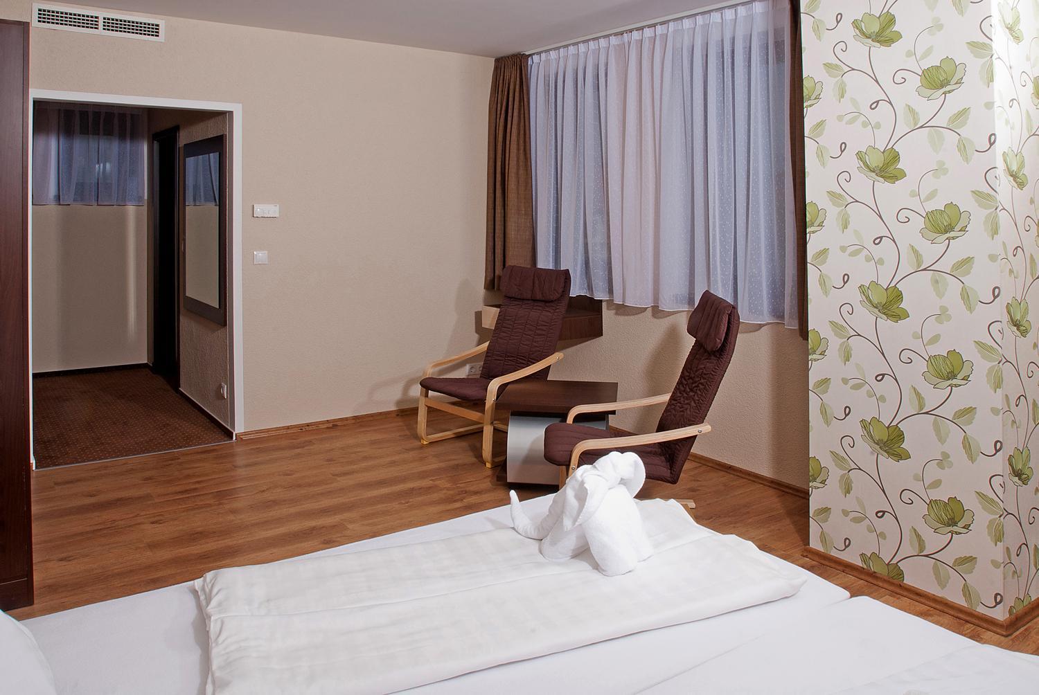Ezuesthid Hotel Veszprém Dış mekan fotoğraf
