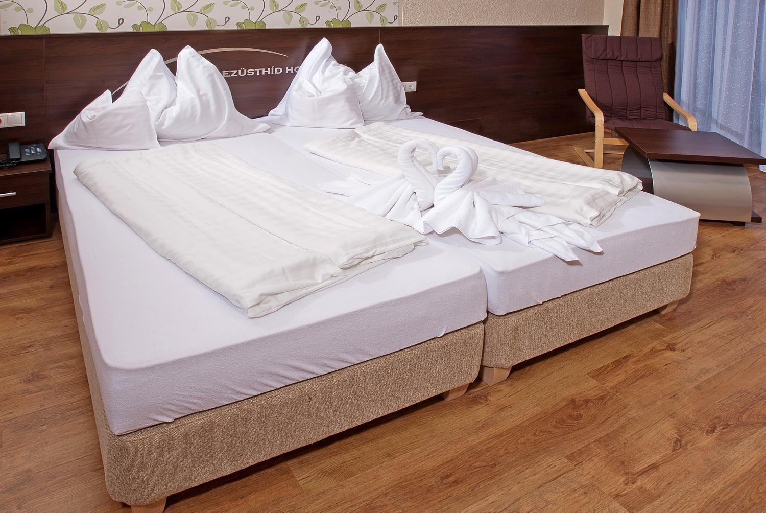 Ezuesthid Hotel Veszprém Dış mekan fotoğraf