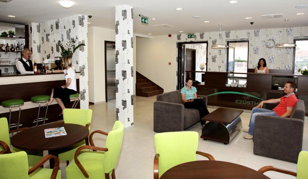 Ezuesthid Hotel Veszprém Dış mekan fotoğraf