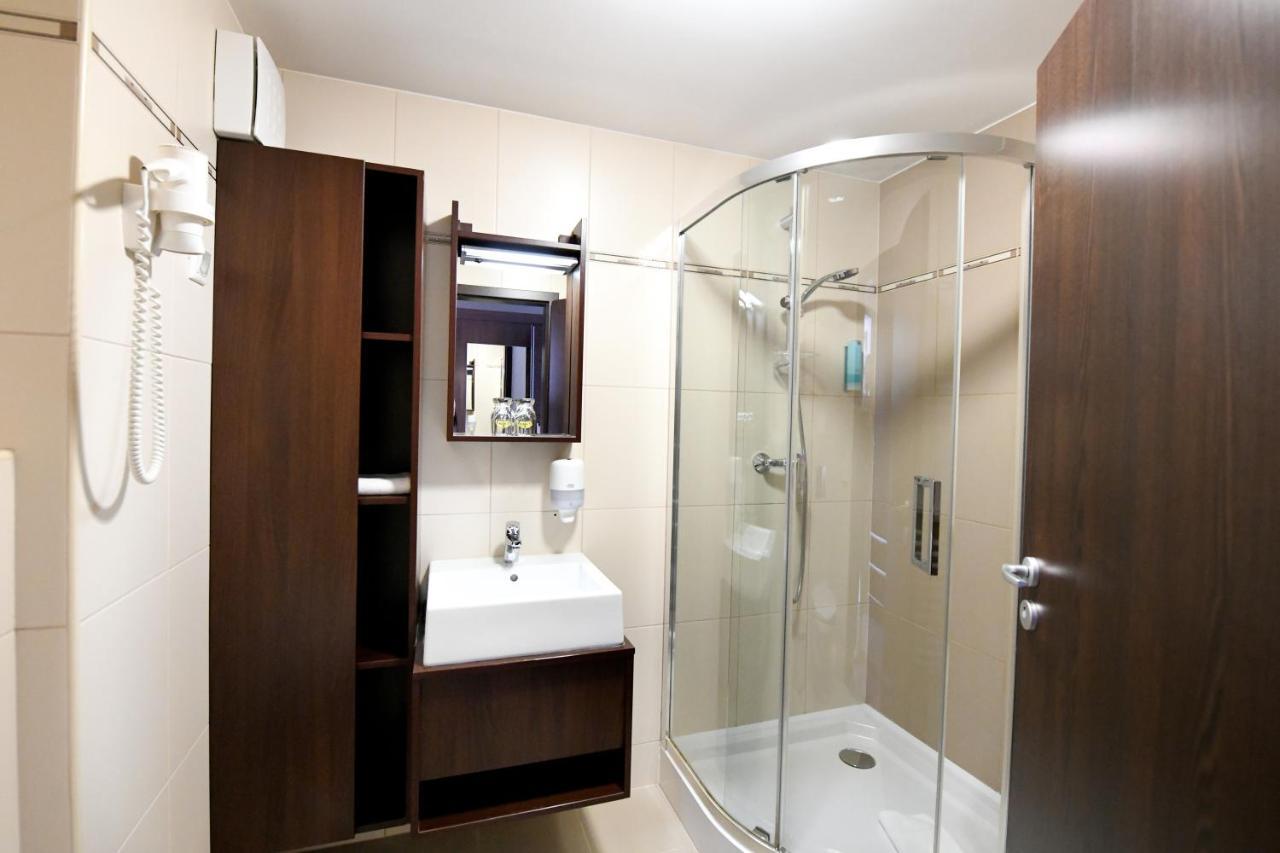 Ezuesthid Hotel Veszprém Dış mekan fotoğraf