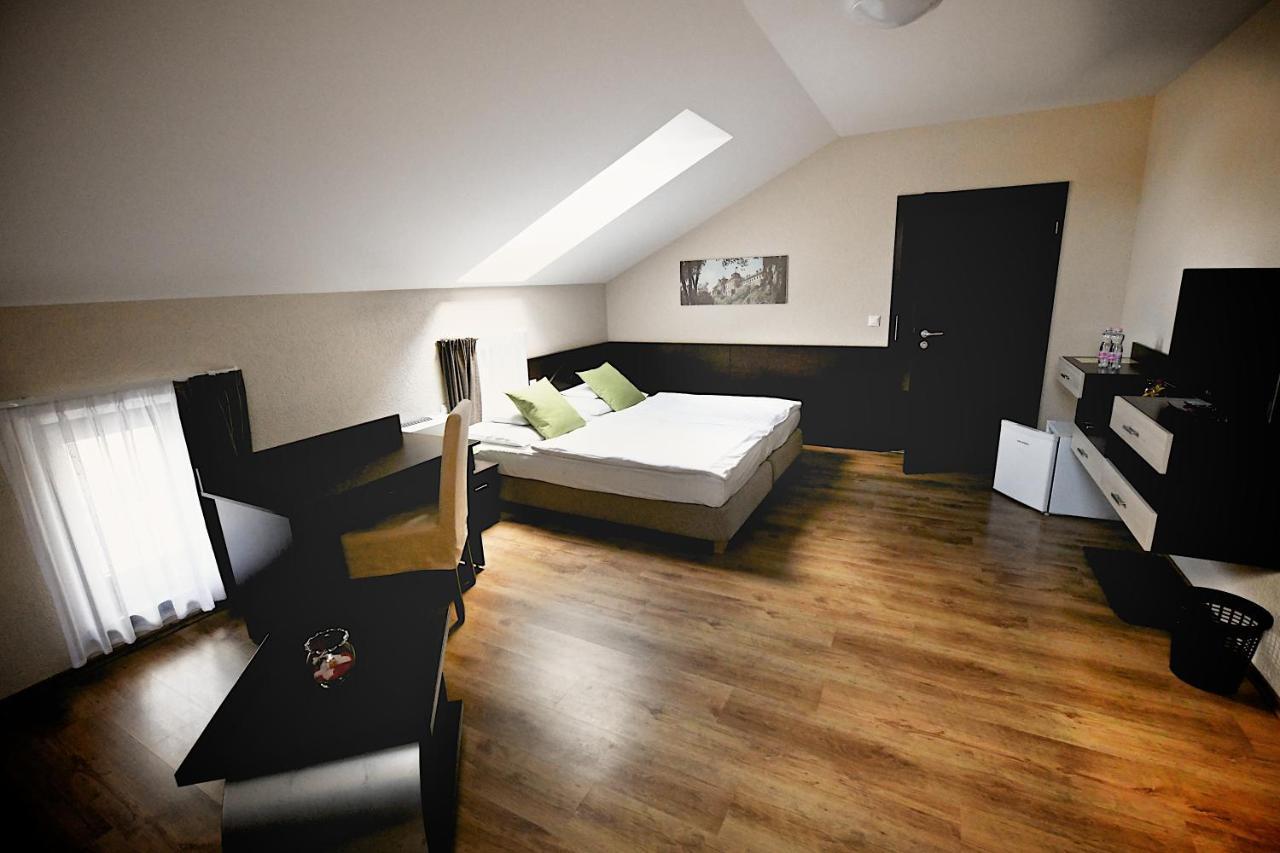 Ezuesthid Hotel Veszprém Dış mekan fotoğraf