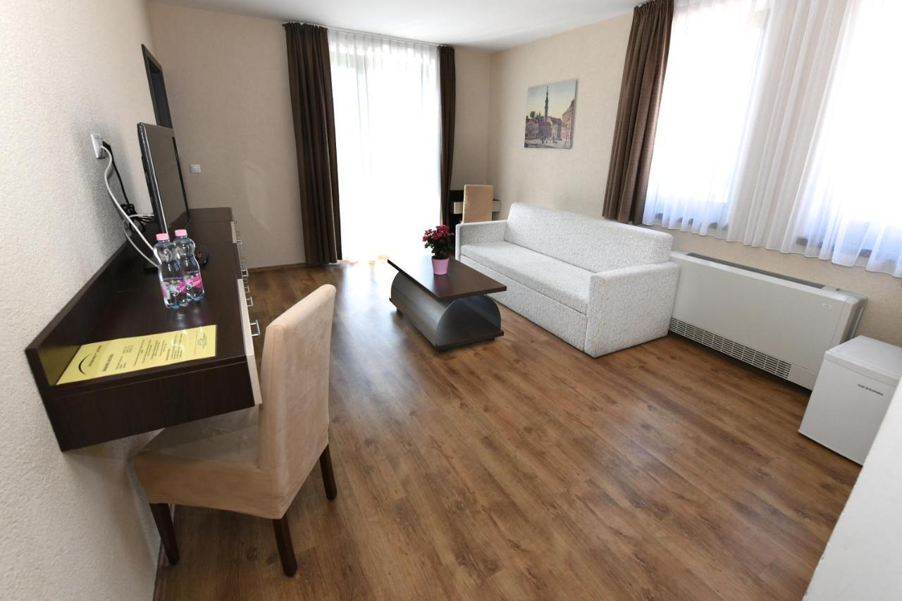 Ezuesthid Hotel Veszprém Dış mekan fotoğraf