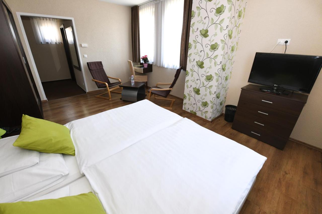Ezuesthid Hotel Veszprém Dış mekan fotoğraf