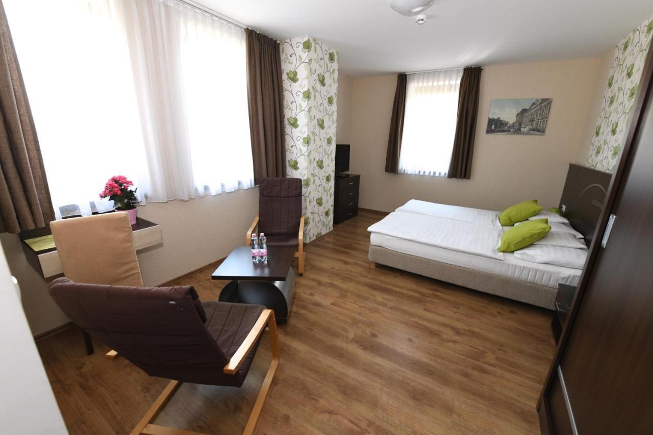 Ezuesthid Hotel Veszprém Dış mekan fotoğraf